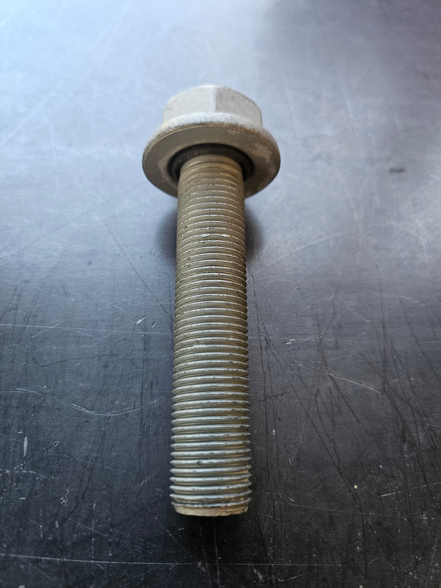 EA888 Gen 3 Crankshaft Pulley Bolt – Genuine OEM (Integrated Seal)