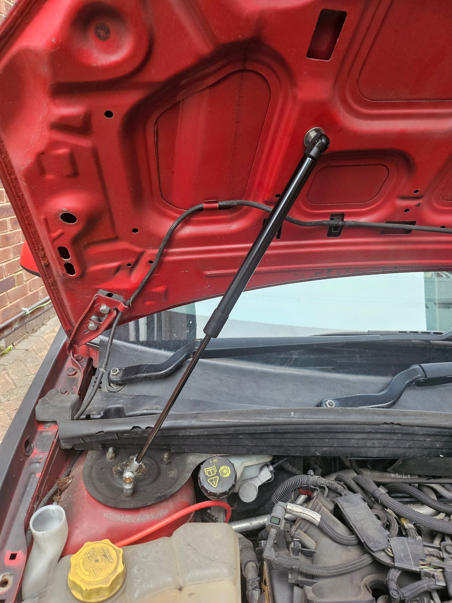 Bonnet Strut Kit – Ford Fiesta Mk6