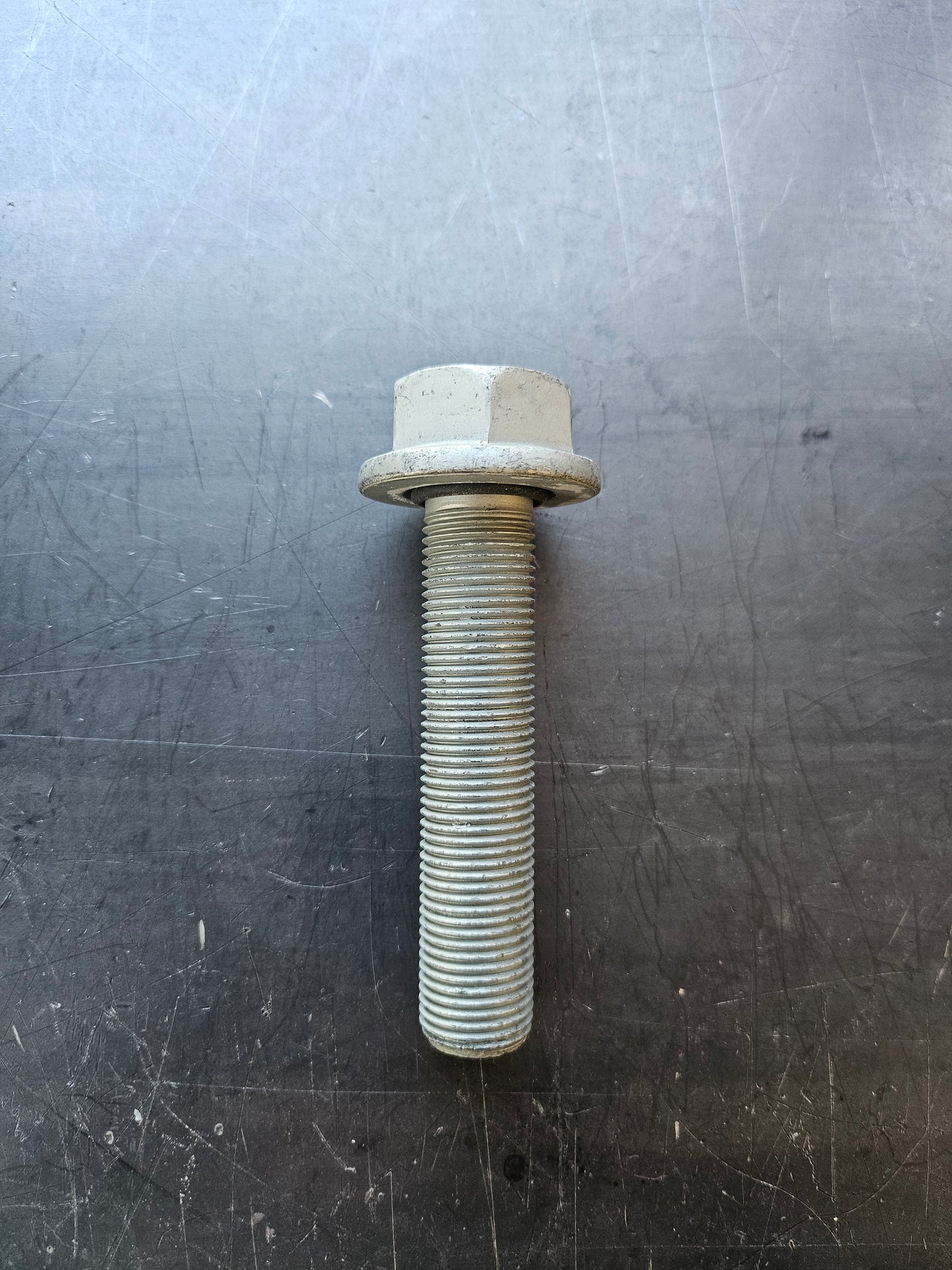 EA888 Gen 3 Crankshaft Pulley Bolt – Genuine OEM (Integrated Seal)